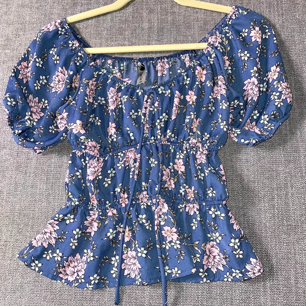 LunaChix Blouse Top Women's Small Blue Floral Puff Sleeve Ruffled Hem Tie Neck